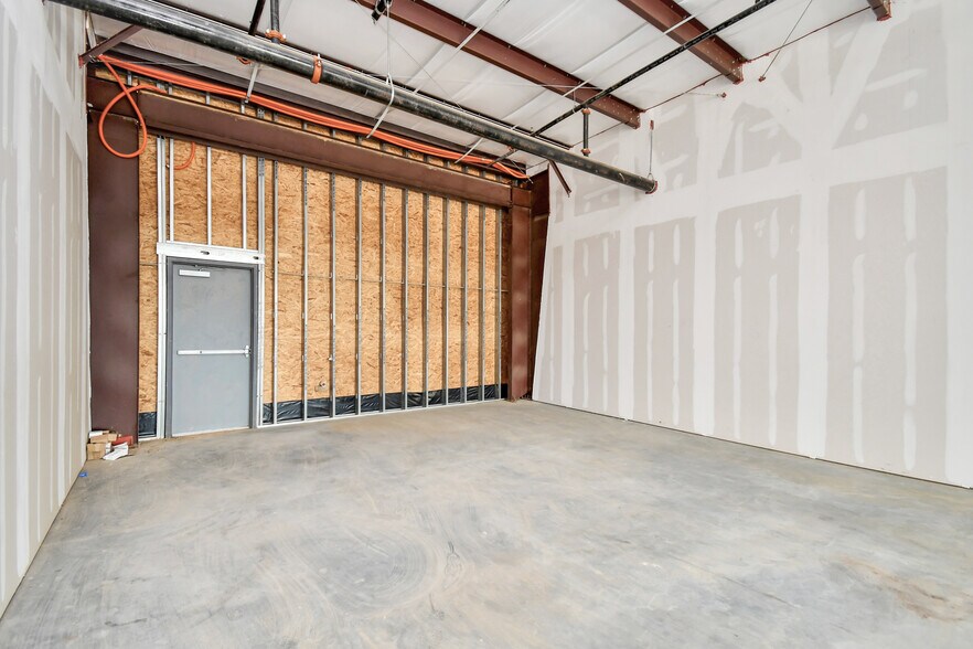 More Photos Of 30625 Kingsland Blvd, Brookshire Storefront For Lease