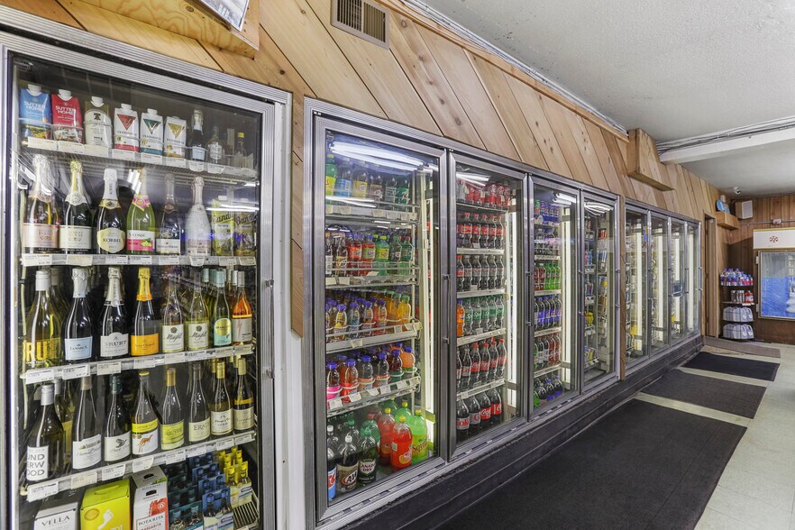 More Photos Of 31815 E Historic Columbia RI Hwy, Troutdale Convenience Store For Sale