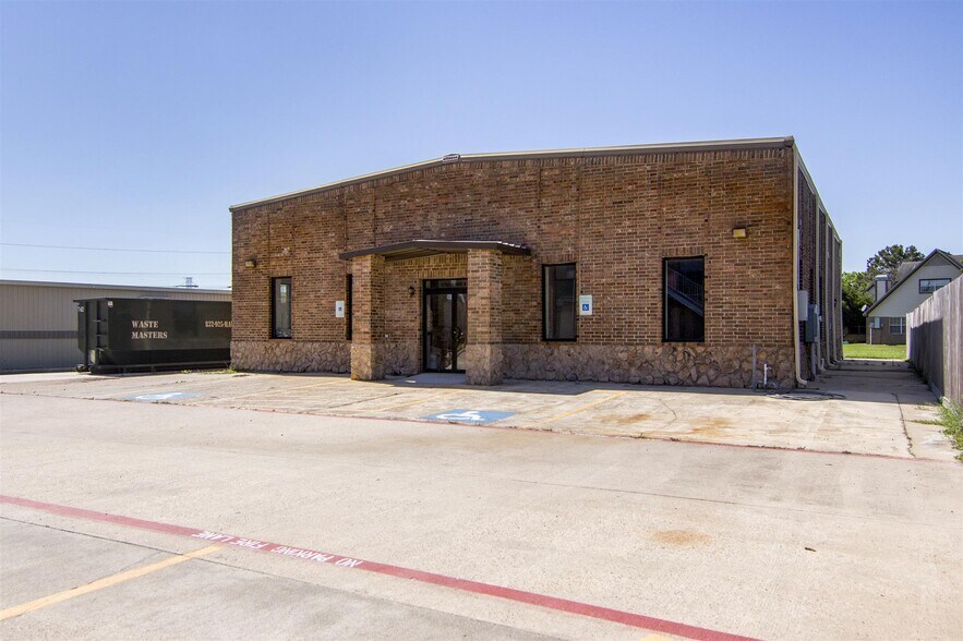 More Photos Of 601 Cien Rd, Kemah Unknown For Lease