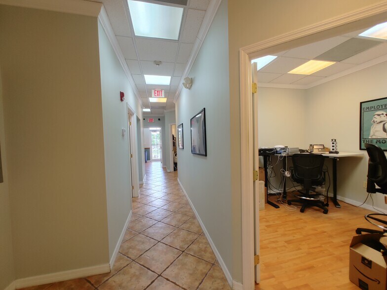 More Photos Of 5491 N University Dr, Coral Springs Office For Lease
