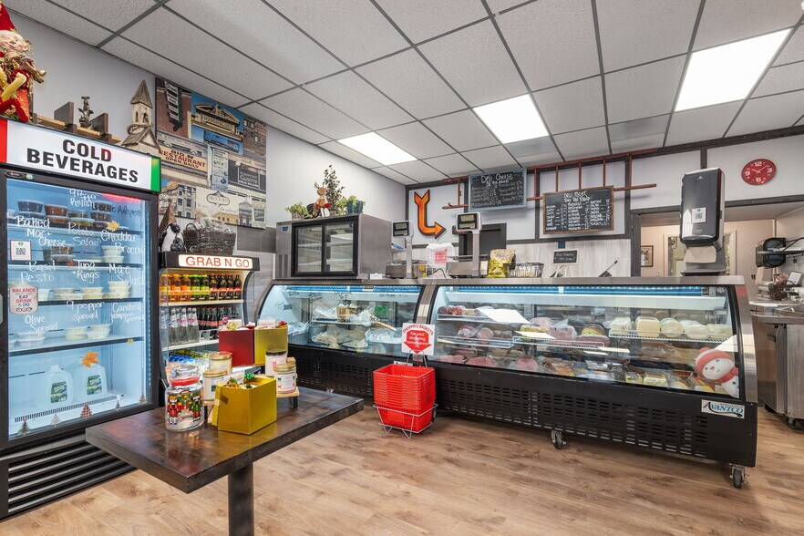 More Photos Of 140 Clinton St, Schenectady Storefront Retail Residential For Lease