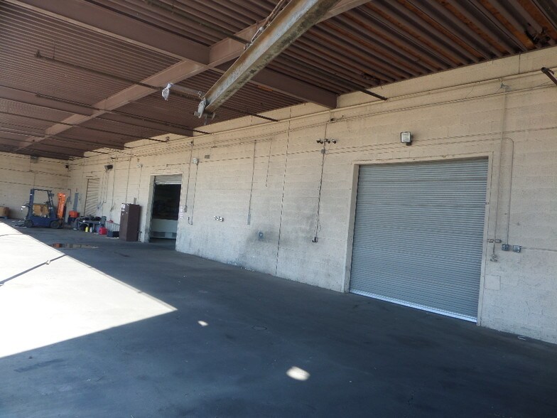More Photos Of 2602 W Holly St, Phoenix Warehouse For Lease