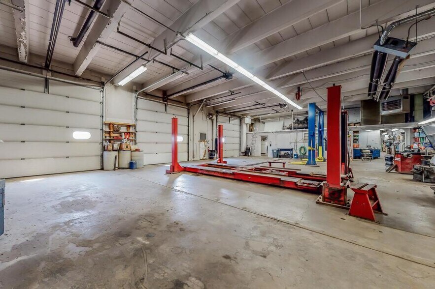 More Photos Of 206 N Highway Ave, Blooming Prairie Service For Sale