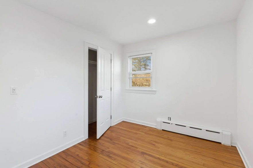 More Photos Of 87 North Rd, Hampton Bays Storefront Retail Residential For Sale
