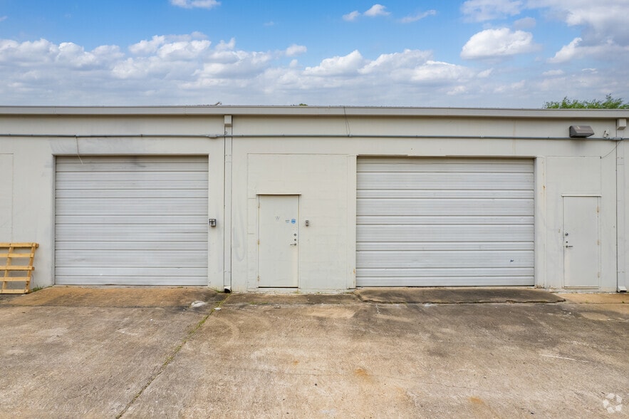 More Photos Of 2500 Central Pky, Houston Unknown For Lease