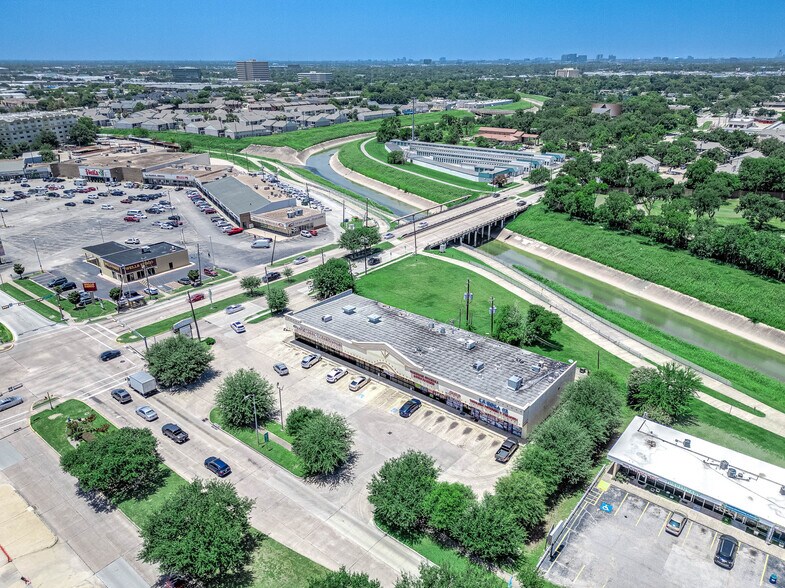 More Photos Of 8530 S Braeswood Blvd, Houston Freestanding For Lease