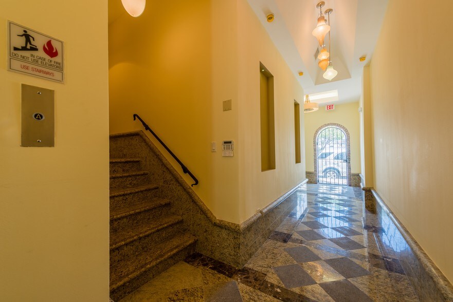 More Photos Of 262-264 Almeria Ave, Coral Gables Office For Lease