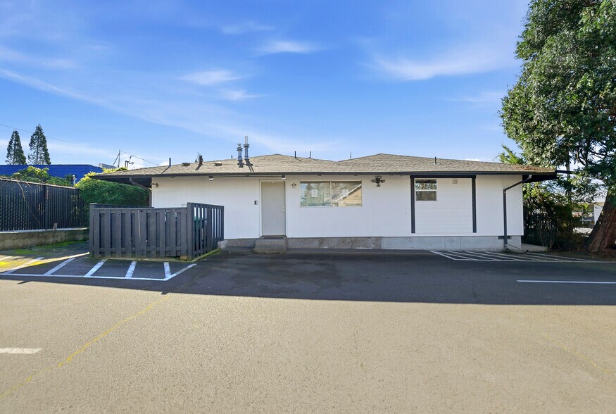 More Photos Of 9055 SW Beaverton Hillsdale Hwy, Portland Office For Lease