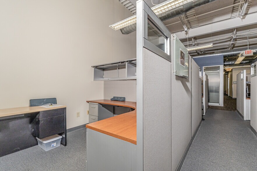More Photos Of 5546 Fair Ln, Fairfax Office For Lease