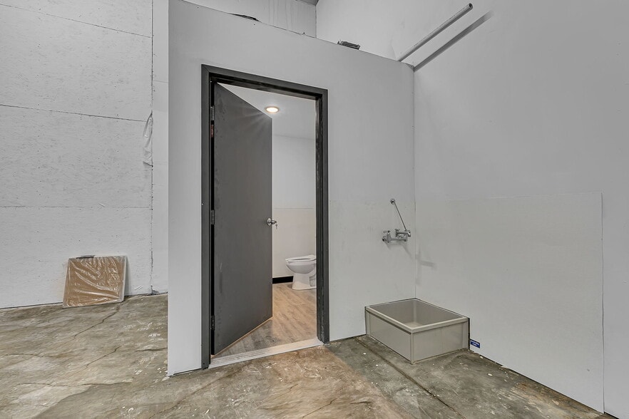 More Photos Of 585 1st St SE, Saint Cloud Warehouse For Sale