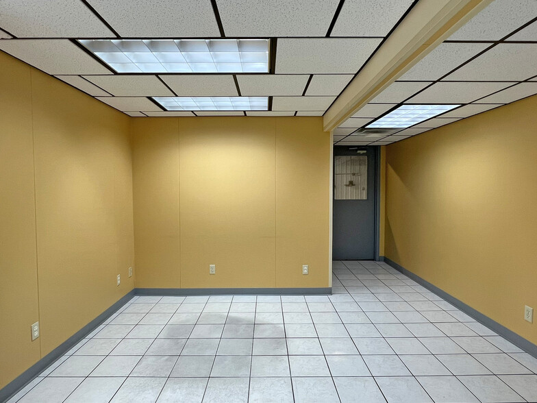 More Photos Of 2002 Evanston Ave, Erie Manufacturing For Lease