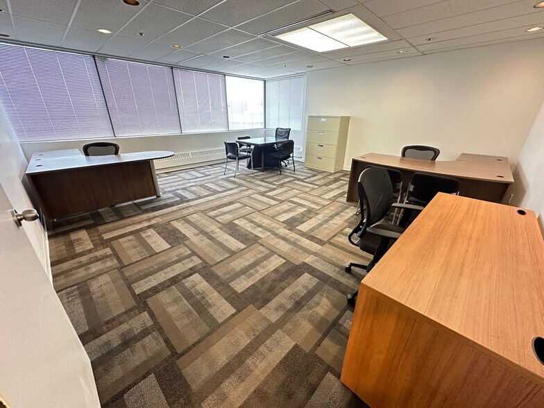 More Photos Of 3115 12th St NE, Calgary Office For Sale