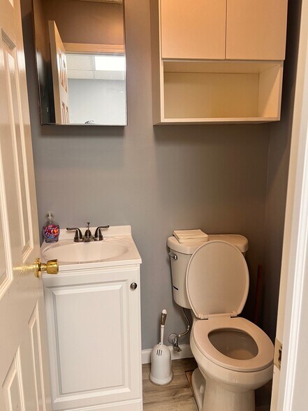 More Photos Of 233 Union Ave, Holbrook Medical For Lease