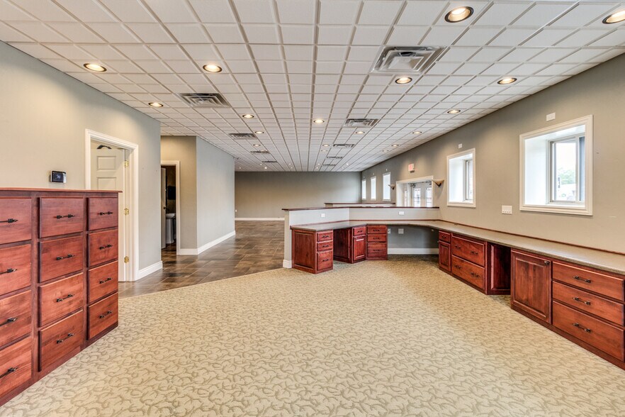 More Photos Of 1320 E Columbia Ave, Battle Creek Manufacturing For Sale