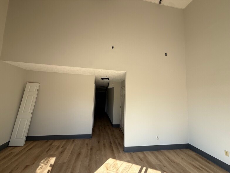 More Photos Of 10841 Kingston Pike, Knoxville Freestanding For Lease