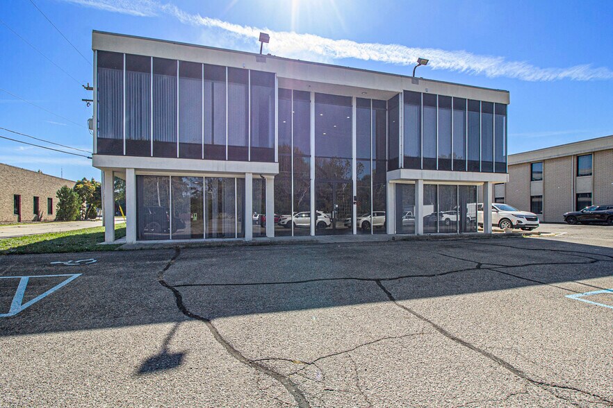 More Photos Of 17220 W 12 Mile Rd, Southfield Office For Sale