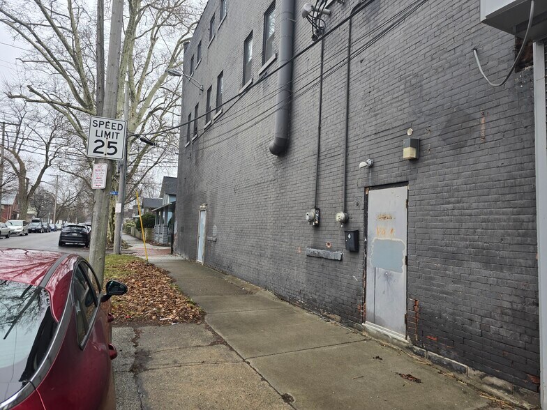 More Photos Of 4507 Lorain Ave, Cleveland Office For Lease