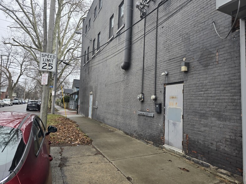 More Photos Of 4507 Lorain Ave, Cleveland Office For Lease