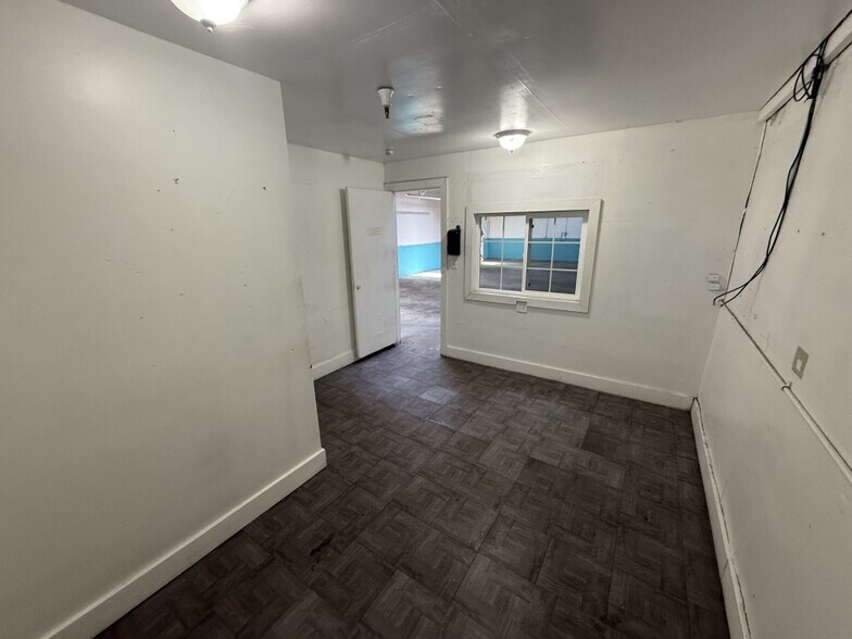 More Photos Of 1715 Freedom Blvd, Freedom Freestanding For Sale