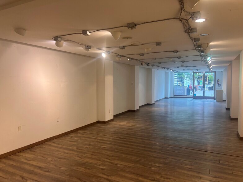 More Photos Of 1239 3rd Street Promenade, Santa Monica Storefront Retail Office For Lease
