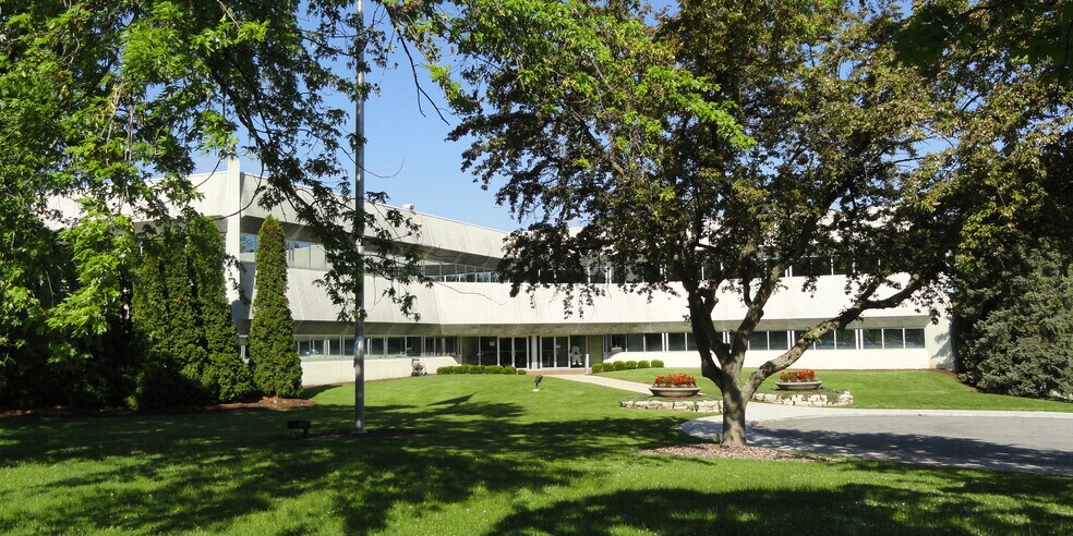 More Photos Of 3200 Riverside Dr, Green Bay Office For Sale