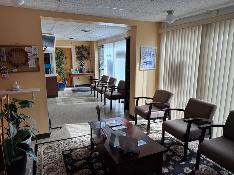 More Photos Of 444 S Meridian St, Ravenna Medical For Sale