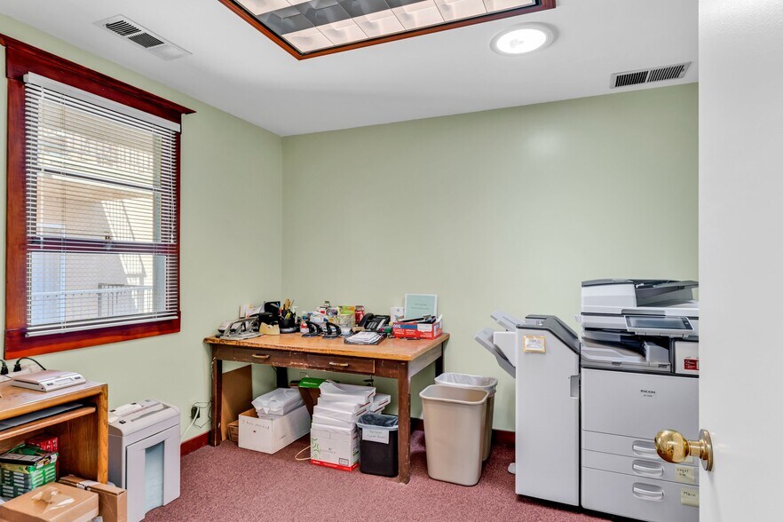 More Photos Of 1633 University Ave, Berkeley Office For Sale
