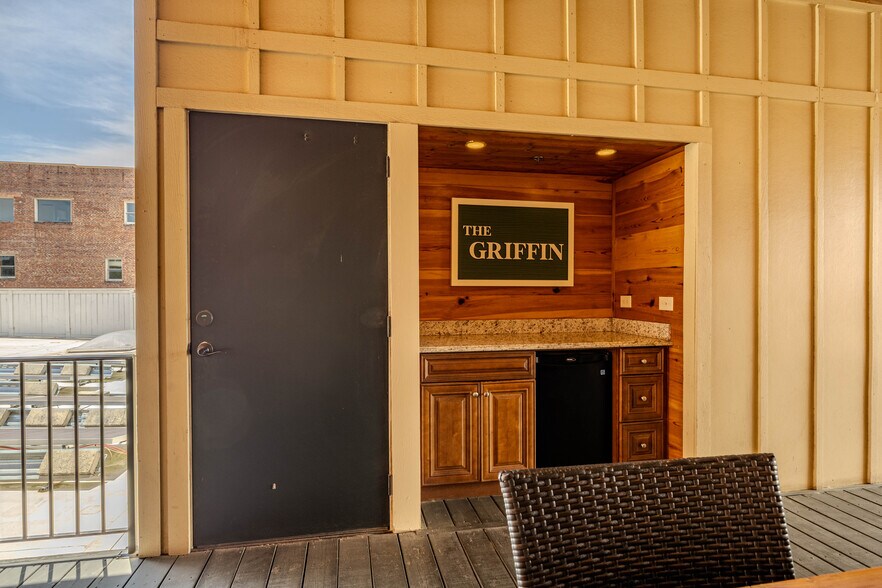 More Photos Of 217 Broad St, Rome Storefront Retail Residential For Sale