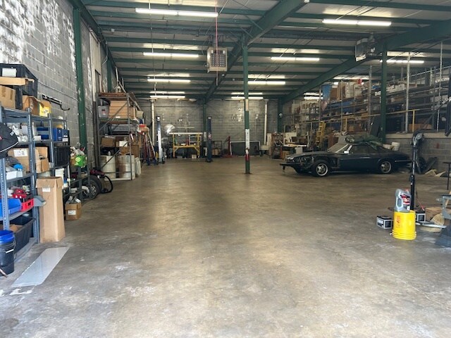 More Photos Of 1703-1705 Holbrook St, Greensboro Light Manufacturing For Sale