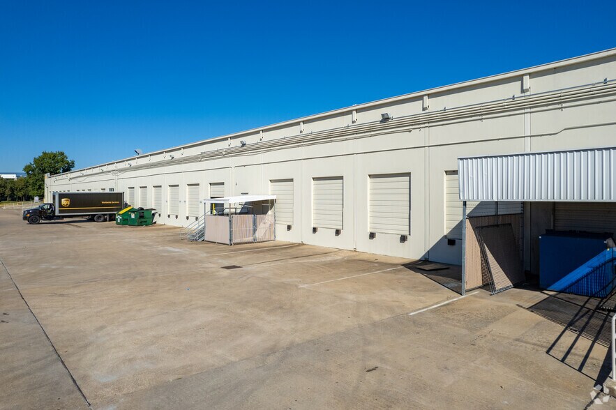 More Photos Of 10920 W Sam Houston Pky N, Houston Unknown For Lease
