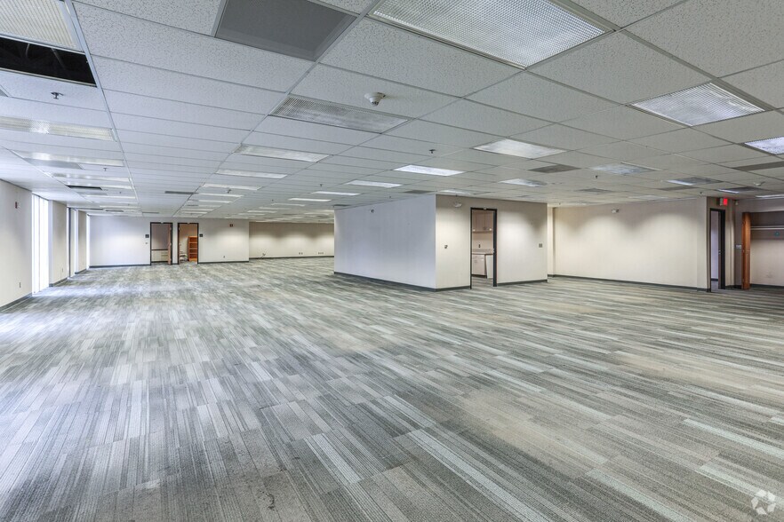 More Photos Of 16500 W 12 Mile Rd, Southfield Office For Lease