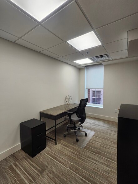 More Photos Of 121 W Washington St, Charles Town Office For Lease