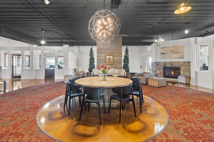 More Photos Of 2492 Crest Dr, Lake Geneva Office For Sale