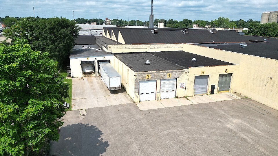 More Photos Of 202 Spaulding St, Dowagiac Distribution For Lease