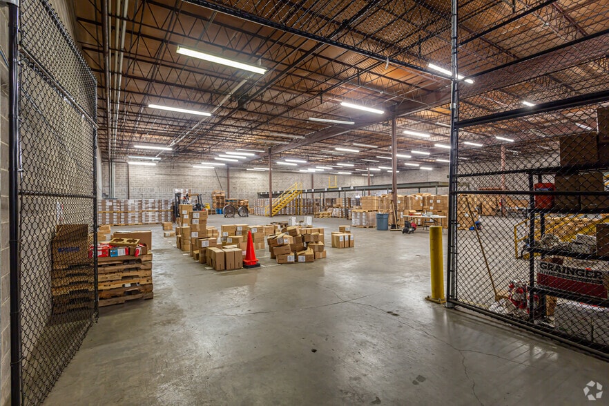 More Photos Of 2301 Julia St, New Orleans Warehouse For Lease