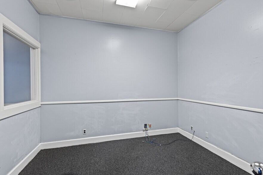 More Photos Of 500 E Main St, Kilgore Office For Sale