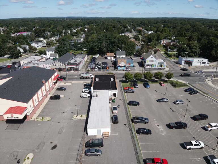 More Photos Of 426 E Main St, Patchogue Warehouse For Lease