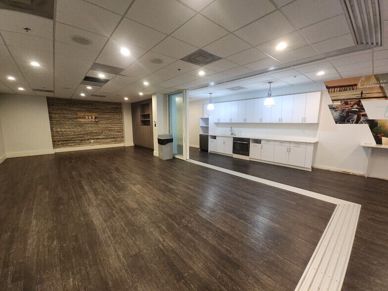 More Photos Of 320 1st St N, Jacksonville Beach Office Residential For Sale