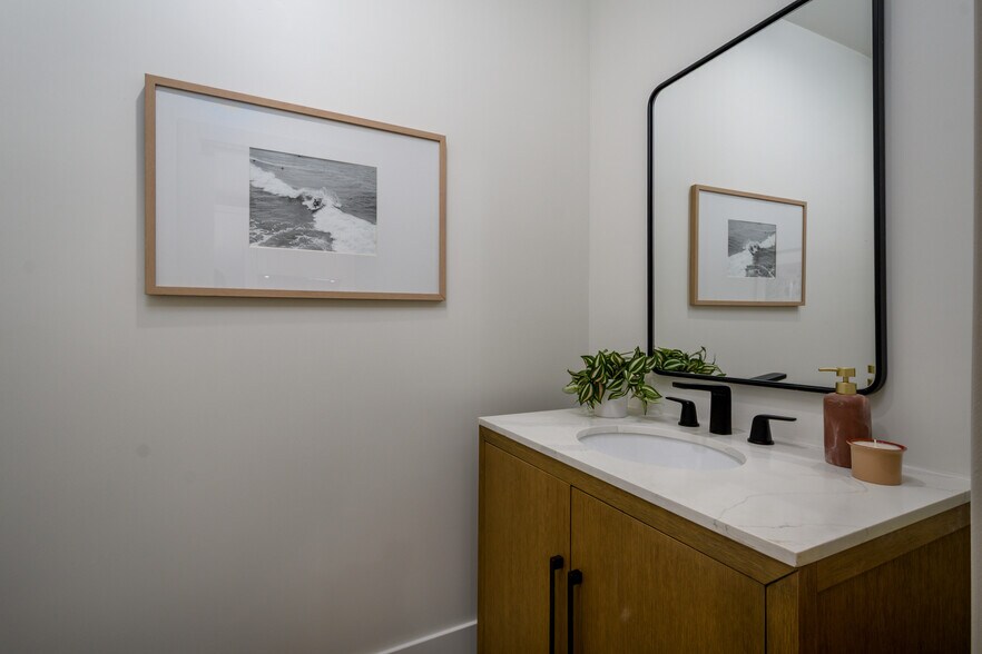 More Photos Of 223 Howland Canal, Venice Multifamily For Sale