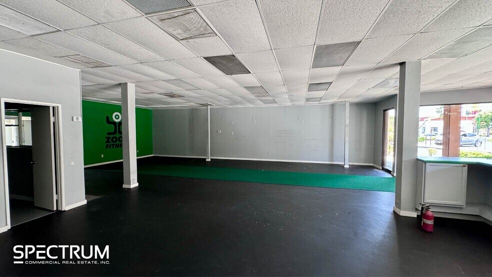 More Photos Of 17648-17656 Ventura Blvd, Encino Unknown For Lease