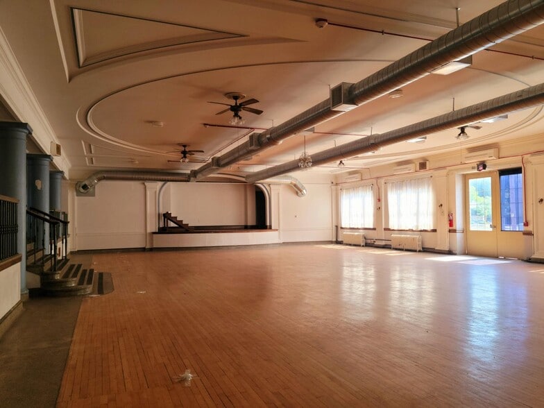 More Photos Of 807 61st St, Kenosha Lodge Meeting Hall For Lease