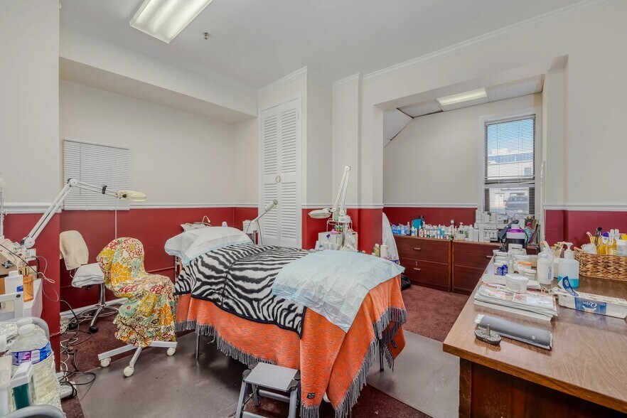 More Photos Of 1551 Kellum Pl, Mineola Office For Sale