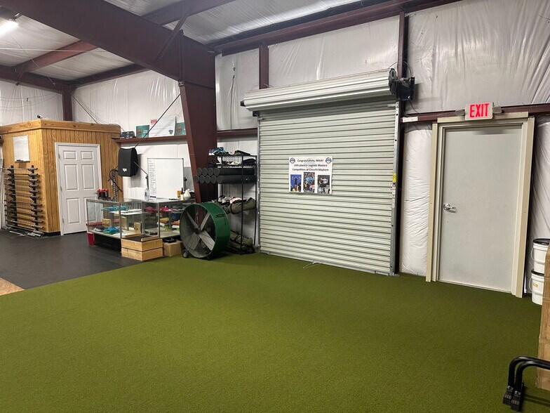 More Photos Of 106 Bowling Ln, Dublin Flex For Sale