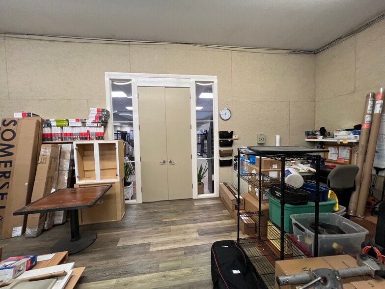 More Photos Of 14 Palmetto Business Park Rd, Hilton Head Island Showroom For Sale