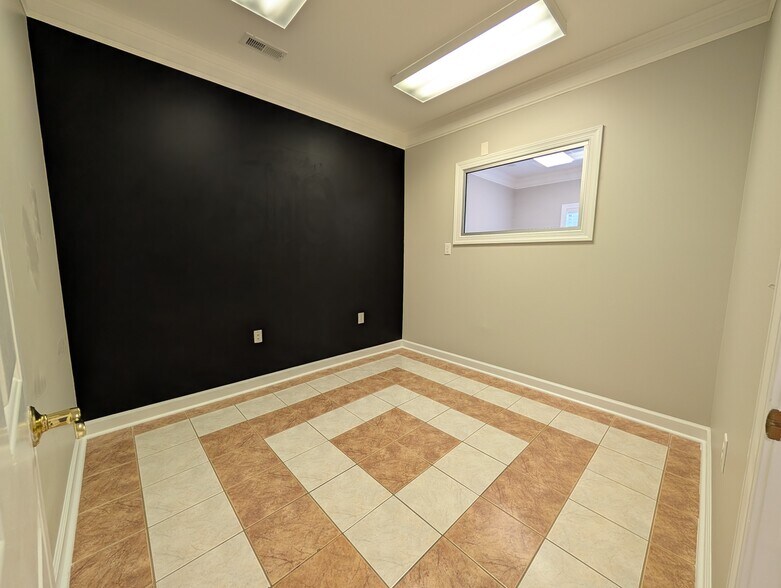 More Photos Of 6511 Creedmoor Rd, Raleigh Office For Lease