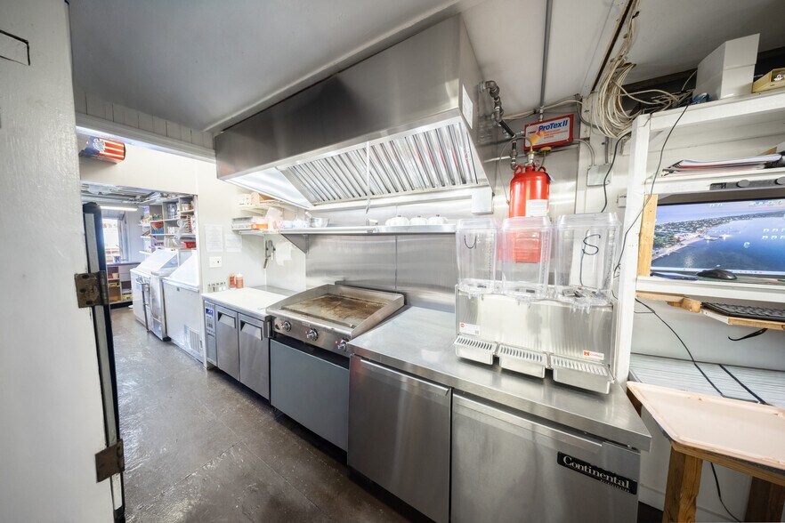 More Photos Of 21 Broadway ave, Fair Harbor Storefront Retail Residential For Sale