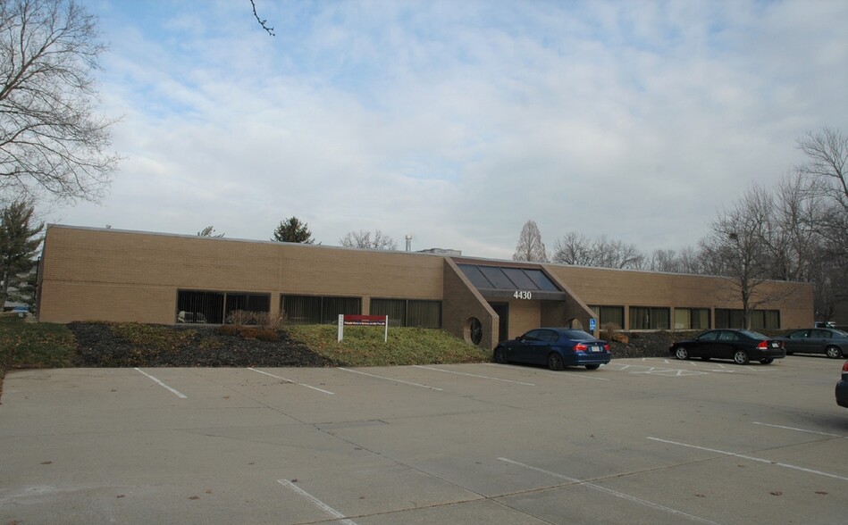 Primary Photo Of 4430-4438 Carver Woods Dr, Blue Ash Office For Sale