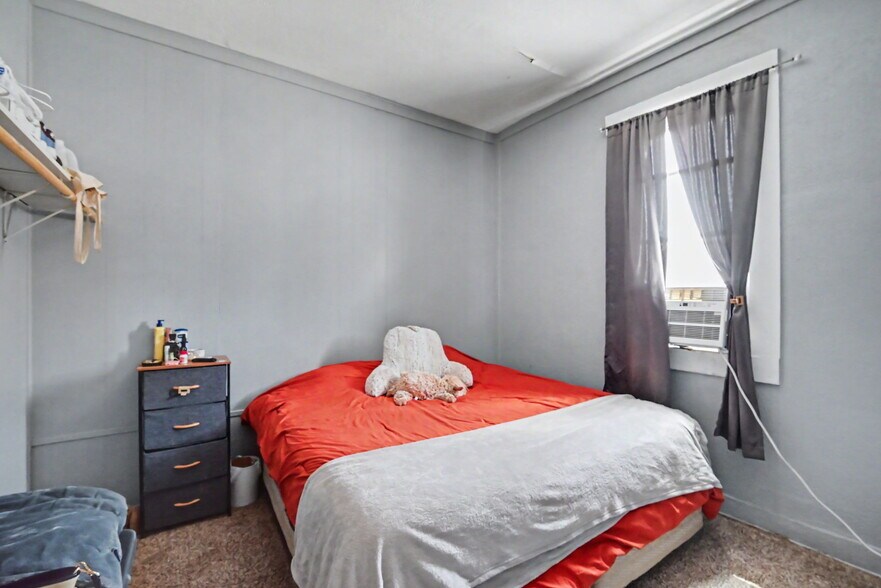 More Photos Of 126 McConnell St, Oxford Storefront Retail Residential For Sale