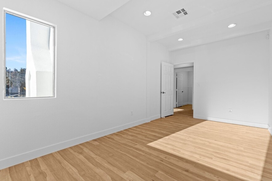 More Photos Of 310 Gass Ave, Las Vegas Unknown For Lease