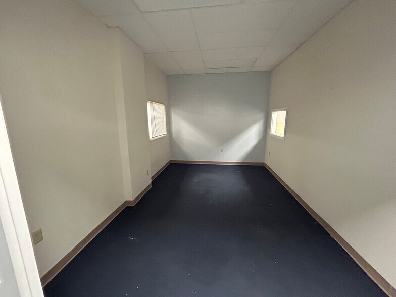 More Photos Of 300 Mt Lebanon Blvd, Pittsburgh Unknown For Lease